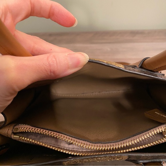 Michael Kors Crossbody Mercer Small Brown Gold Logo - Picture 10 of 16